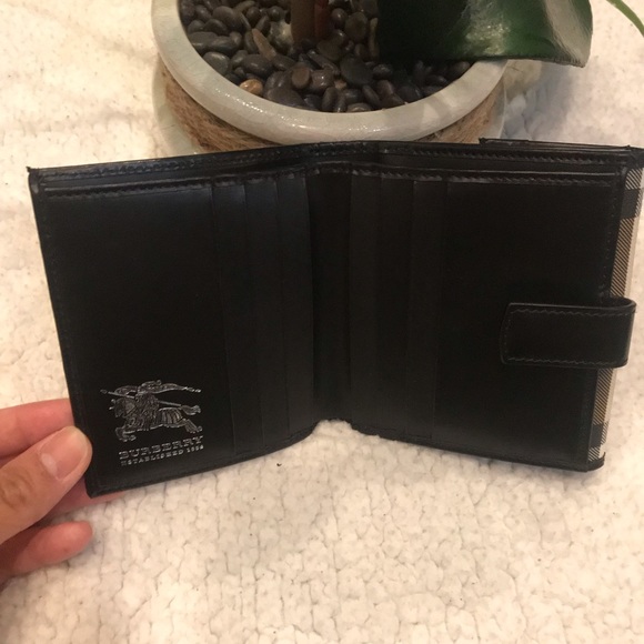 Burberry Wallet 🍀 - Picture 5 of 8
